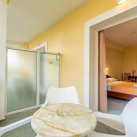 Kosmos St2 In Agios Stefanos Hotel apartamentowy 4*