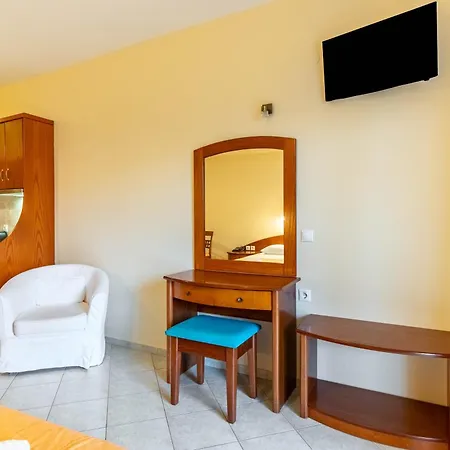 Kosmos St2 In Agios Stefanos Aparthotel